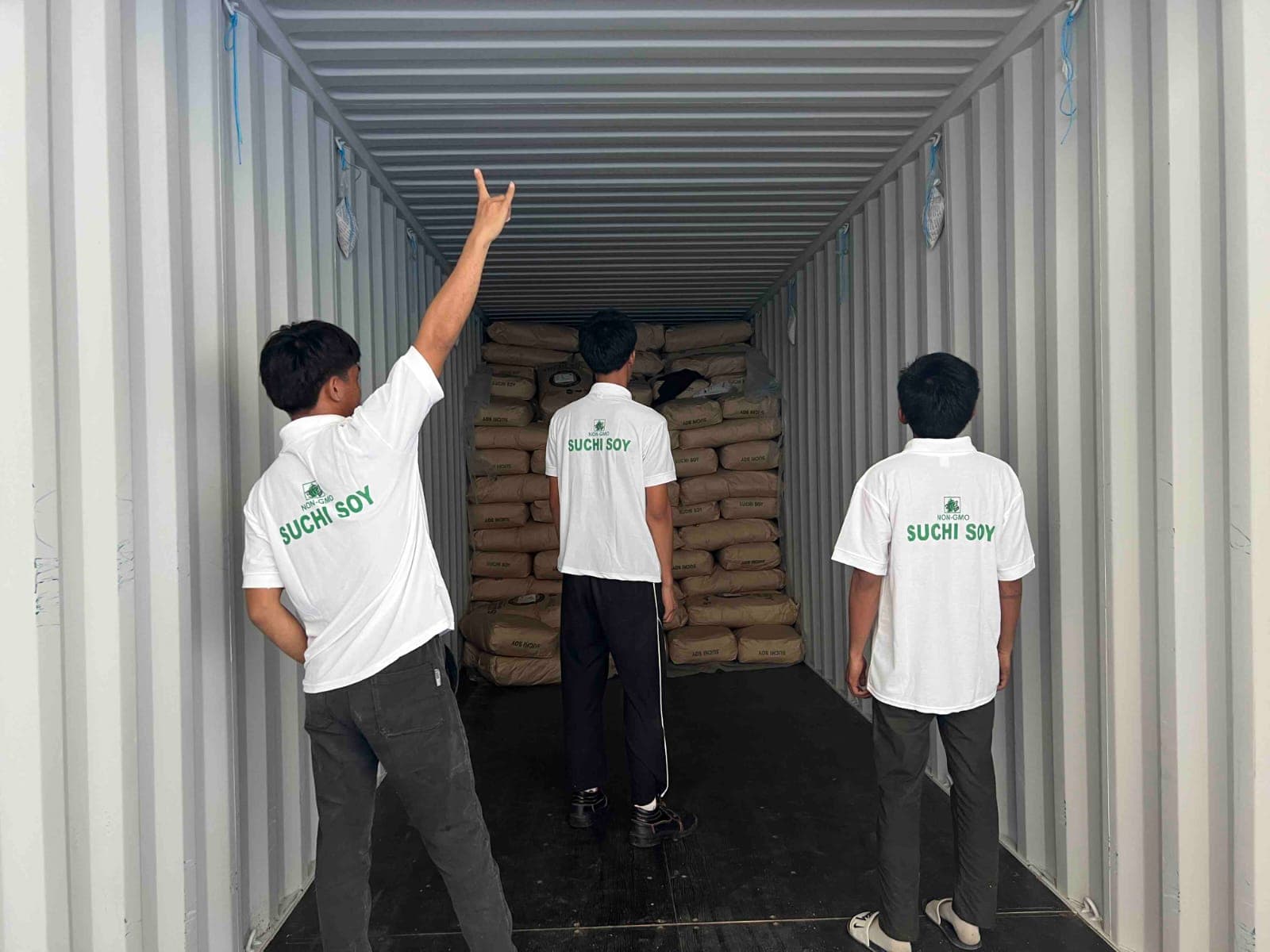 Gifting our valued distributors, photo 2